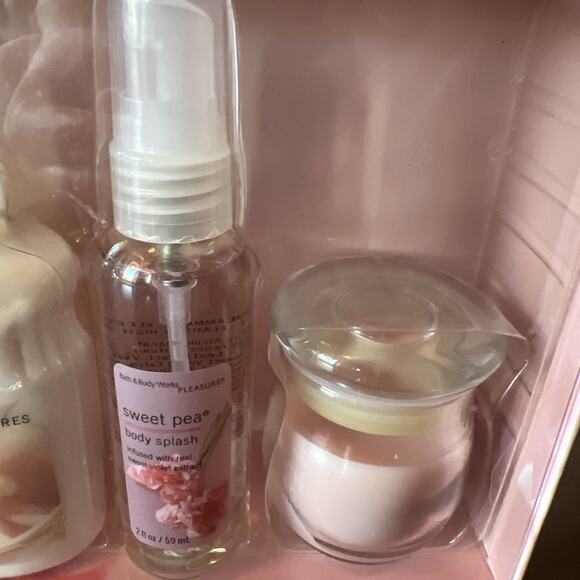 Bath & Body Works Pleasures Gift Set Body Splash Lotion Shower Gel Candle Small - Picture 4 of 7